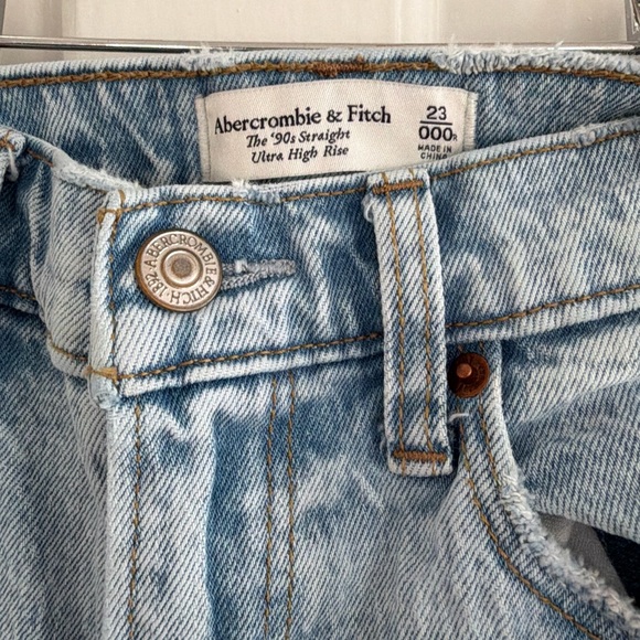 Abercrombie 90’s Straight Ultra High Rise Jeans - Picture 3 of 8